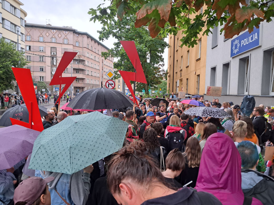 "Nigdy nie będziesz szła sama. Solidarnie z Joanna". Protest w Krakowie