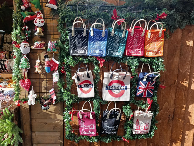 Jest rozmach! - tak polscy turyści oceniają świąteczny jarmark w Londynie. Kramy stoją też przy słynnym London Eye – z widokiem na Big Bena. Zobaczcie nasze zdjęcia!