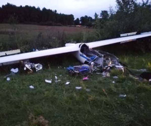 Wypadek szybowca w Laszkach. 18-latek w stanie ciężkim trafił do szpitala [ZDJĘCIA]