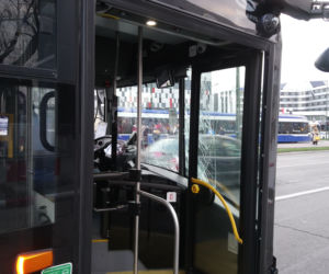 Kraków: Poważny wypadek na rondzie Grunwaldzkim. Karetka zderzyła się z autobusem