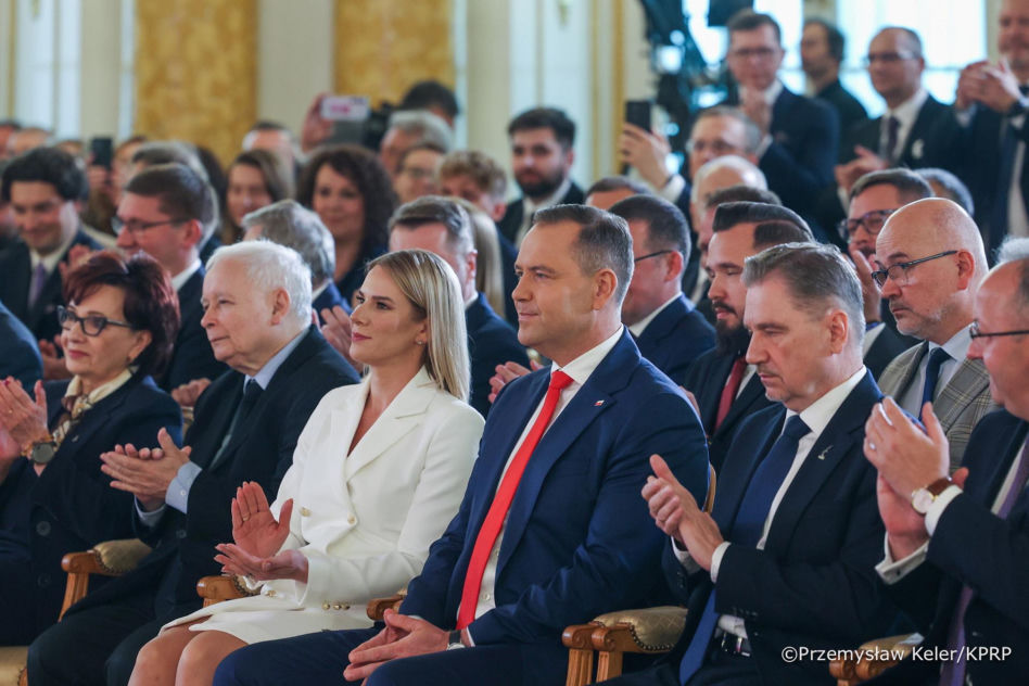 Marta Nawrocka w jasnej kreacji na Zamku Królewskim