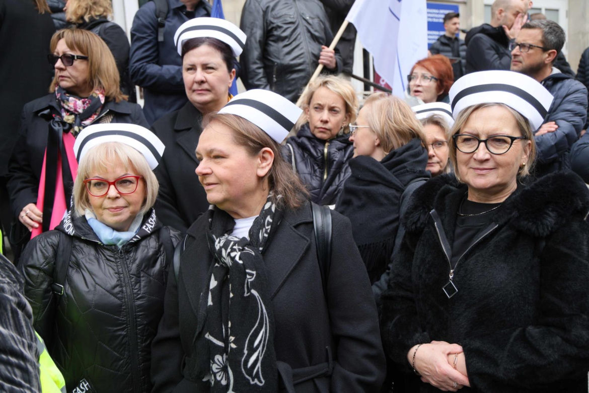 Marsz Milczenia w Warszawie. Marsz medyków przeciw przemocy 