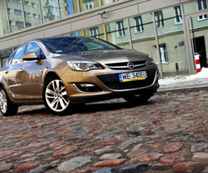 Opel Astra Sedan (Astra J)