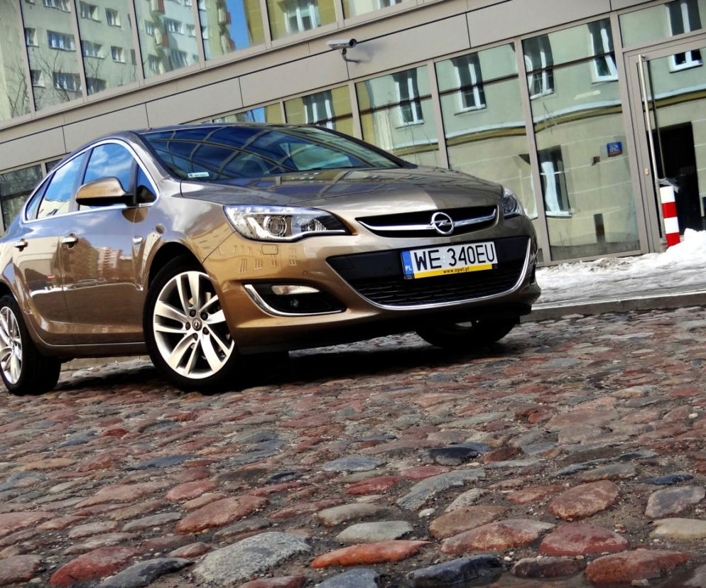 Opel Astra Sedan (Astra J)