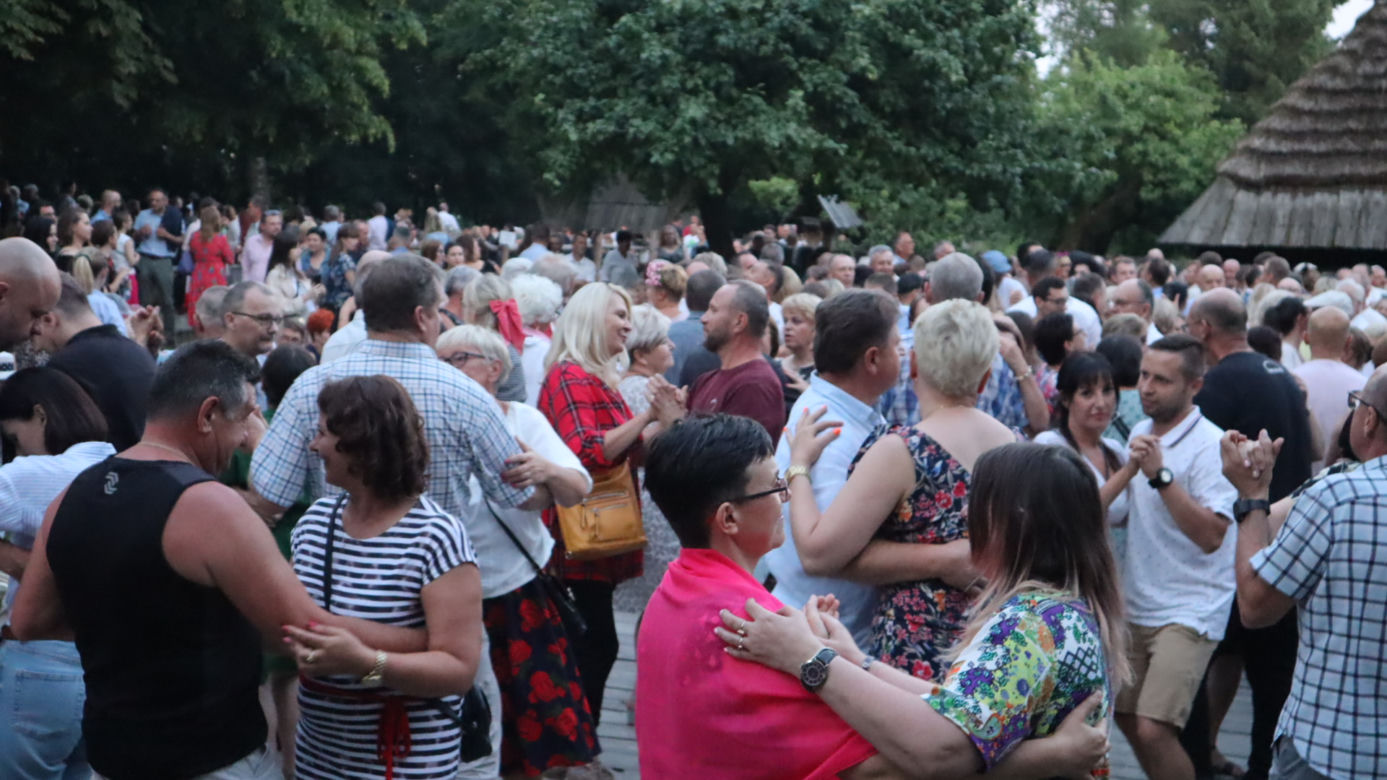 Wszyscy ruszyli do zabawy! Tak wyglądała potańcówka w lubelskim skansenie!