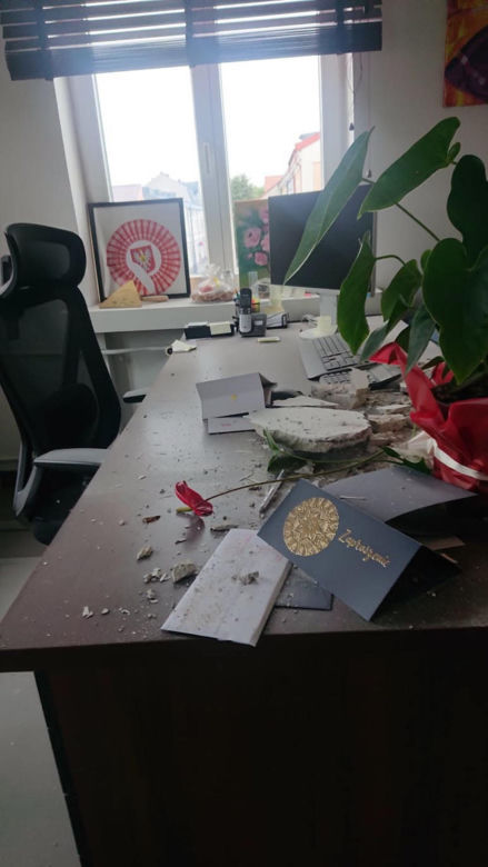 Siedziała w gabinecie. Nagle na wiceprezydent spadł sufit