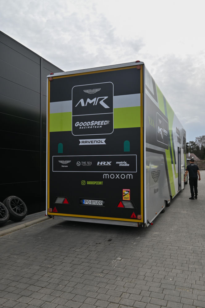 Aston Martin GT3 i GT4 w pracowni w  Ługwałdzie pod Olsztynem