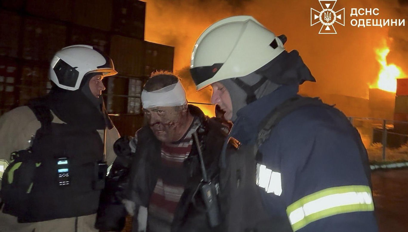 Kijów odcięty od prądu, wybuchy i pożary. Wielki atak Putina