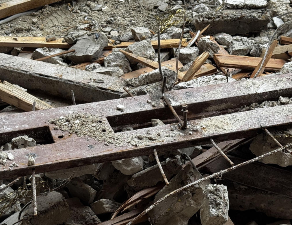 Potężny pożar strawił kościół. Pokruszony beton w miejscu ołtarza, dziura w ścianie w miejscu tabernakulum