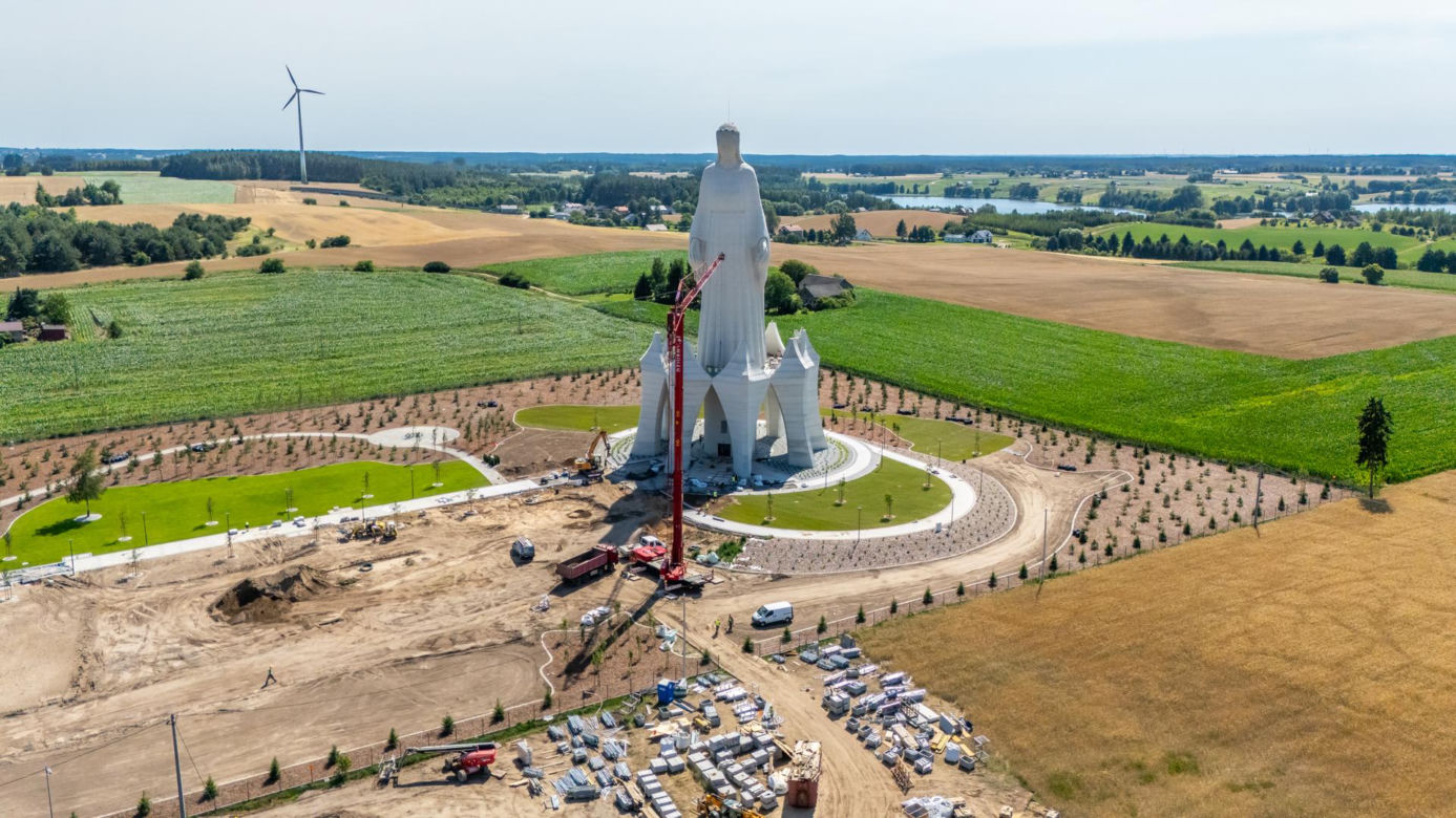 Budowa pomnika Matki Boskiej w Konotopiu