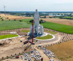 Budowa pomnika Matki Boskiej w Konotopiu