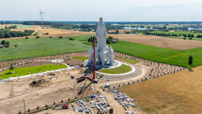Budowa pomnika Matki Boskiej w Konotopiu