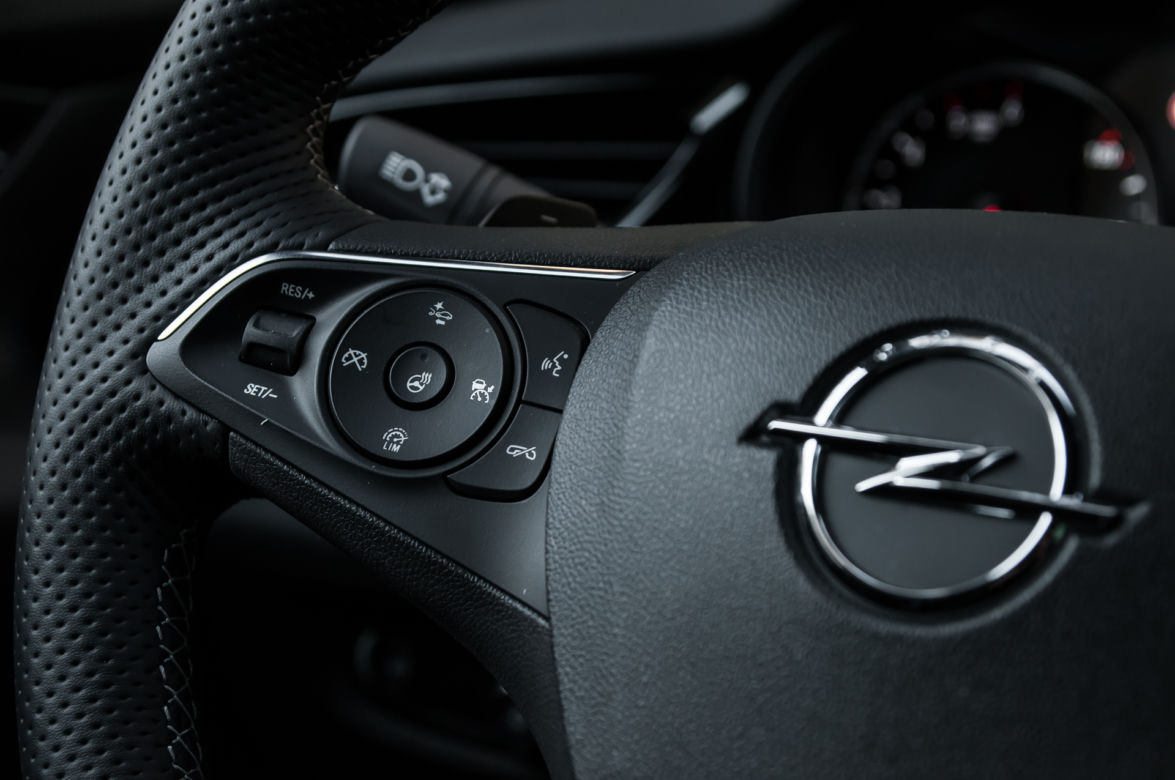 Opel Insignia GSi 2.0 Turbo 260 KM 8AT