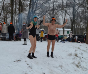 Morsowanie nasz nowy zimowy sport narodowy. Dziś na PIACHACH ponad setka morsów