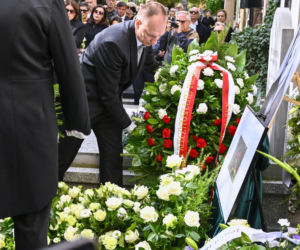Oni pamiętali o Janie Fryczu. Biało-czerwone wieńce
