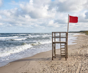 Sinice Kołobrzeg. Czy w Kołobrzegu można się kąpać 11.08? Flaga, warunki pogodowe
