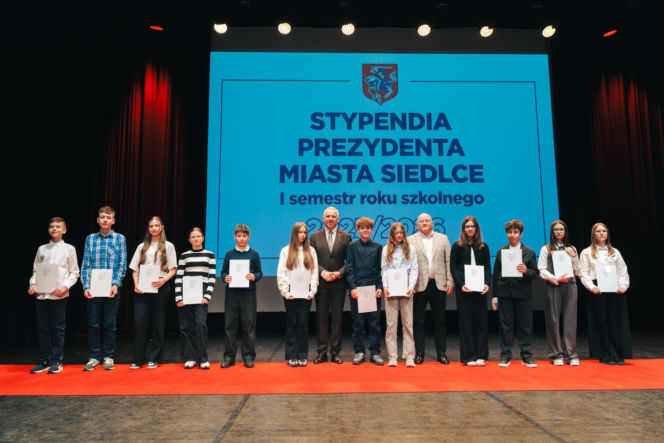 Najzdolniejsi uczniowie odebrali stypendia Prezydenta Miasta Siedlce