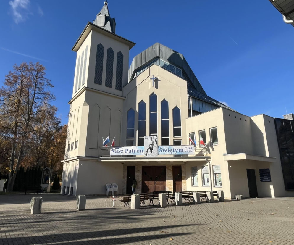 W parafii pw. Świetego P. J. Frassatiego seniorzy potykaja sie n awspólnej modlitwie o uświęcenie starości.