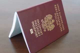 Wyjeżdżasz na wakacje i masz nieważny paszport? Wyrobienie nowego zajmie nawet 30 dni!