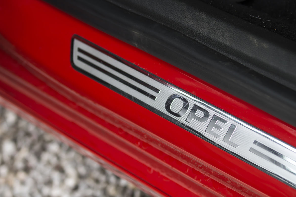 Opel Astra 1.6 Turbo 200 KM M6 Elite