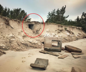 Tajemnicze przejście na helskiej plaży