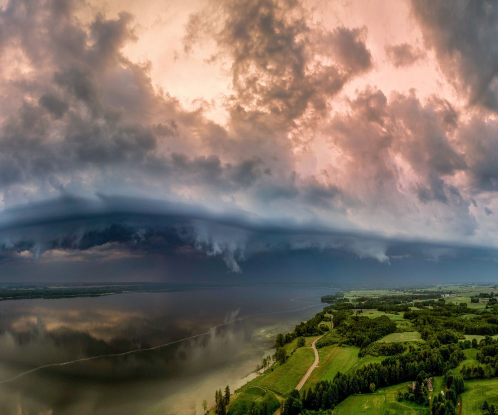 To nie fotomontaż - to niebo na Podlasiu! Magiczny widok nad Puńskiem
