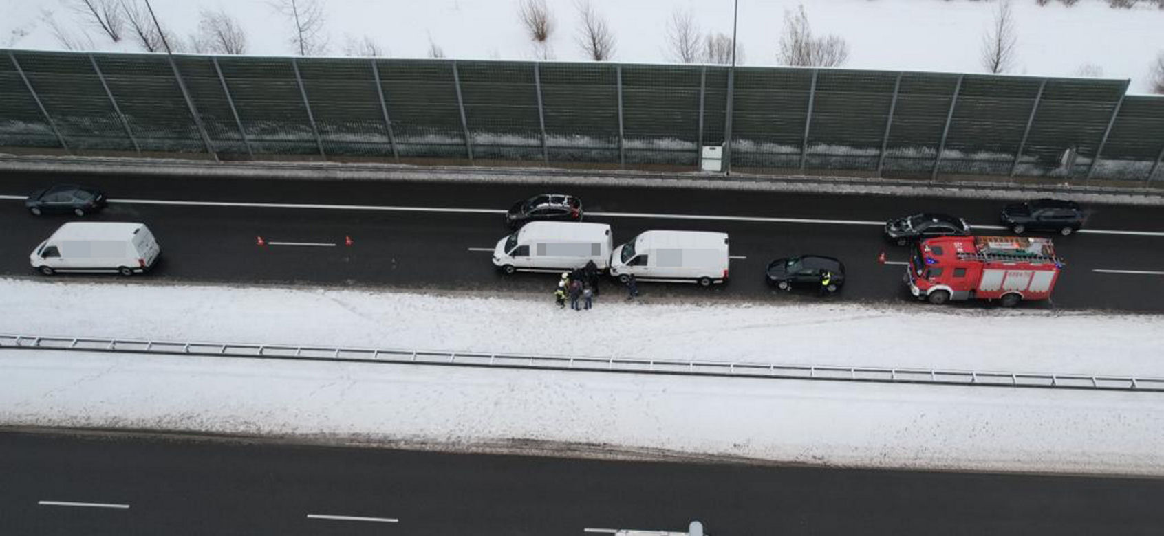Groźny wypadek na A2. Rozbite cztery auta, sprawca uciekł z miejsca wypadku
