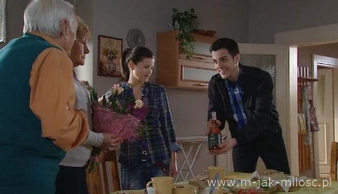 M jak MIŁOŚĆ, odc. 936. Kasia Mularczyk (Agnieszka Sienkiewicz) i Robert (Paweł Góralski)
