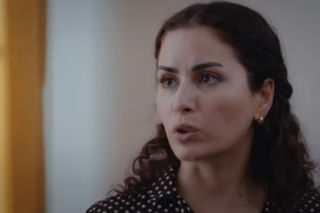 Dziedzictwo, odcinek 894: Zbiegła ze szpitala Derya atakuje Leylę, by zająć jej miejsce przy Fericie