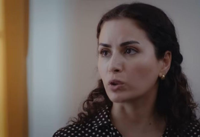 "Dziedzictwo", odcinek 894: Zbiegła ze szpitala Derya atakuje Leylę, by zająć jej miejsce przy Fericie