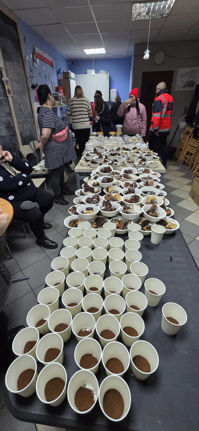 Wigilia w Coffee House Waryńskiego 19. Święty Mikołaj przyszedł do potrzebujących wsparcia