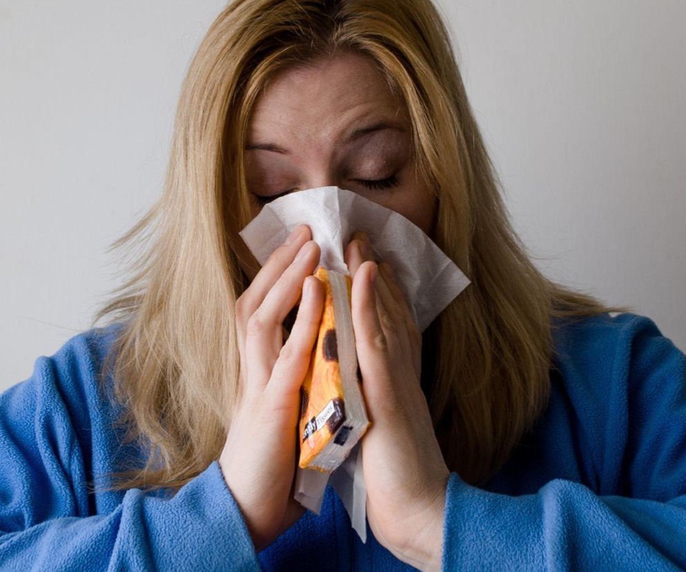 Specjaliści ostrzegają! Szczyt zachorowań na grypę 2025 jeszcze przed nami. Jak się chronić? 