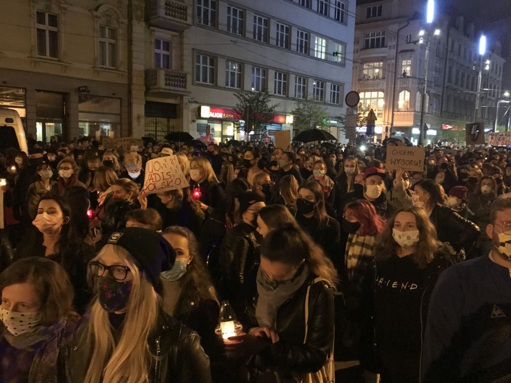 Protest kobiet w Katowicach. Tłumy strajkują przeciwko zakazowi aborcji
