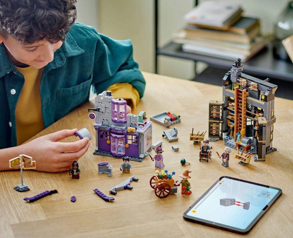 LEGO Harry Potter. Sklepy Ollivandera i Madame Malkin. W zestawie nietypowa figurka czarodzieja! 