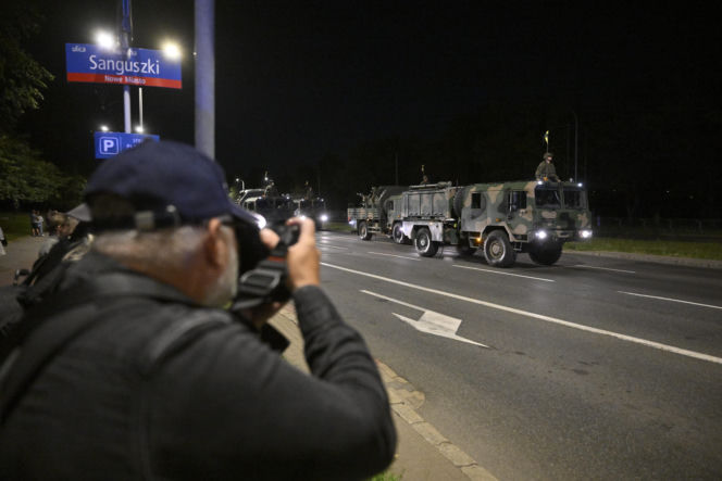 Nocna próba defilady wojskowej w Warszawie