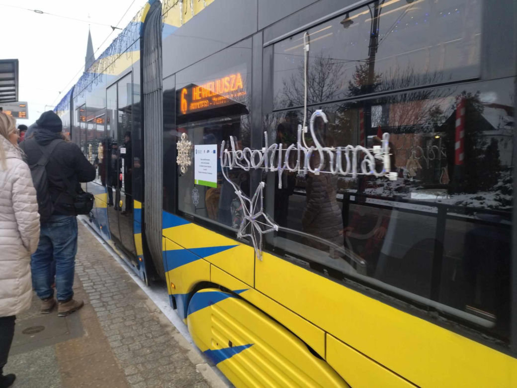 Świąteczny tramwaj na ulicach Torunia. Ruszył 6 grudnia