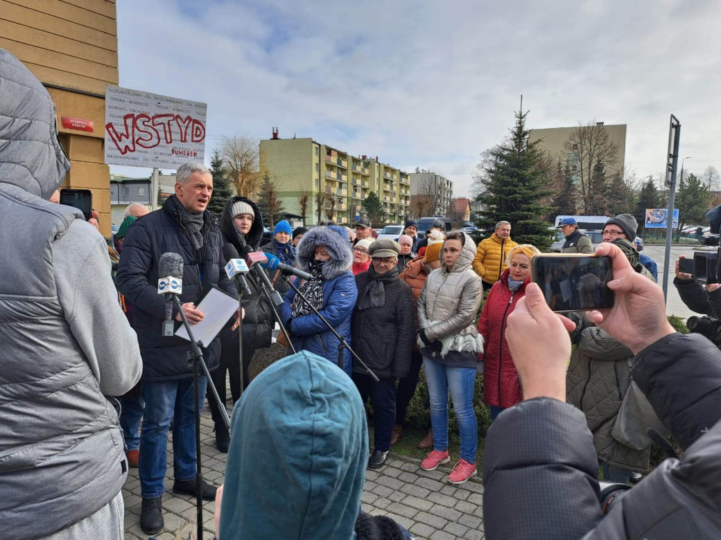 Dębica. Justyna zmarła po 7 godzinach na SOR. Mieszkańcy przyszli protestować [GALERIA]