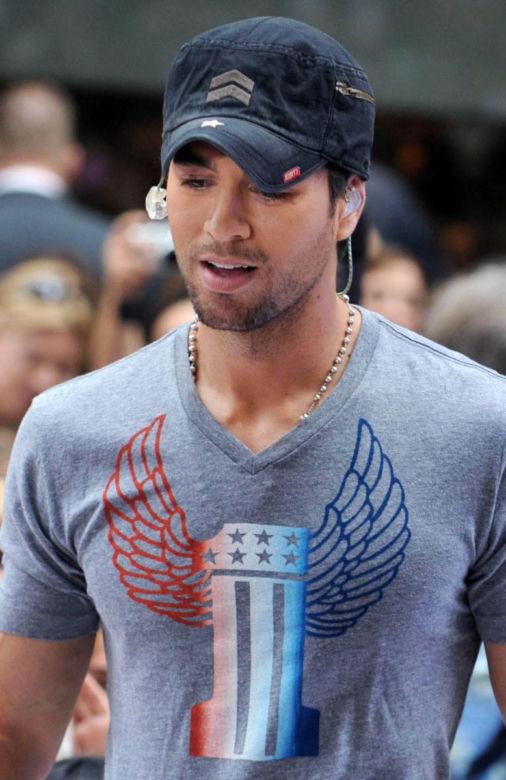 Enrique Iglesias kończy karierę! Zobacz jak się zmieniał!