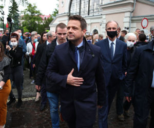 Trzaskowski zjada Hołownię!