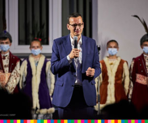 Premier Mateusz Morawiecki przyjechał na Podlasie i rozdaje czeki 