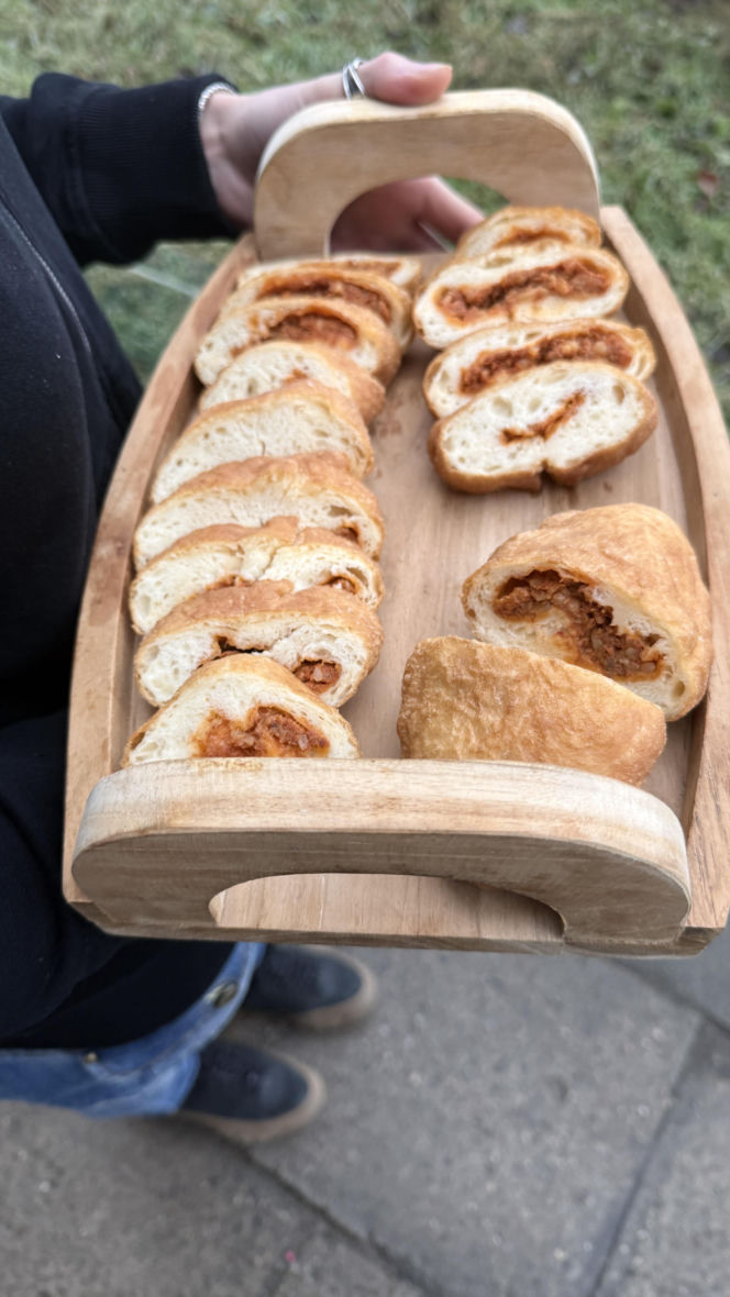 Pączek z paprykarzem kamieńskim