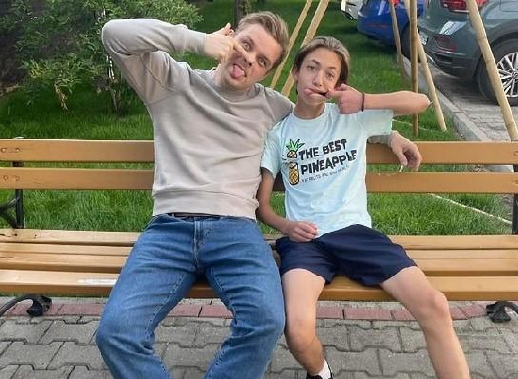 Barwy szczęścia na planie. Hubert (Marek Molak), Emil (Artem Malaszczuk)