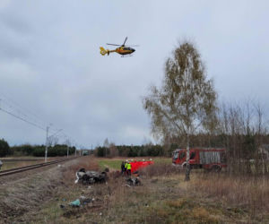 Straszna tragedia na przejeździe kolejowym. Rodzice zginęli, maluszek trafił do szpitala