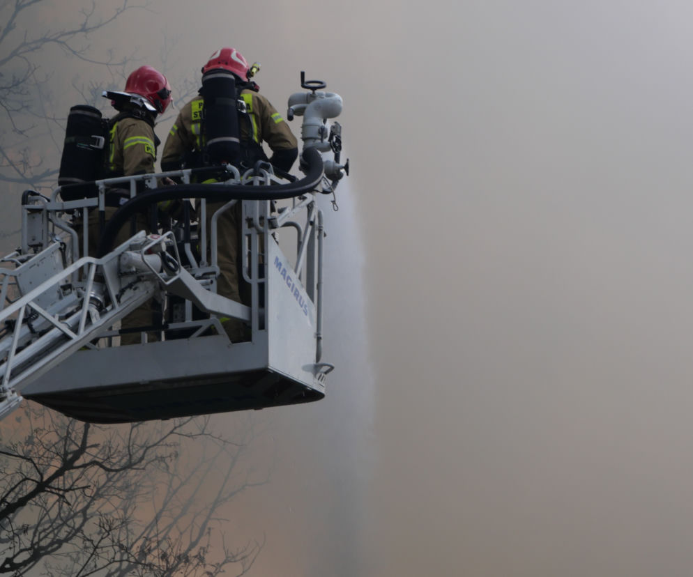 Narew. Pożar dachu hali produkcyjnej firmy Ponar