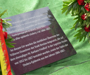 Na Cmentarzu Kiełczowskim pochowano szczątki odnalezione podczas remontu torowiska