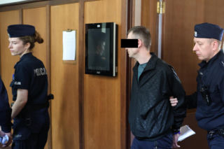 „Czekałem, aż umrze”. Cztery ciała przy Grzybowskiej w Warszawie. Świadkowie znikają przed rozprawą