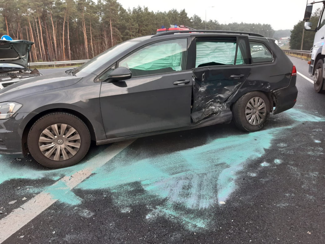 Niespokojny poranek pod Toruniem. Kierowca "osobówki" w szpitalu!