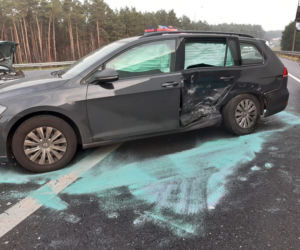 Niespokojny poranek pod Toruniem. Kierowca osobówki w szpitalu!