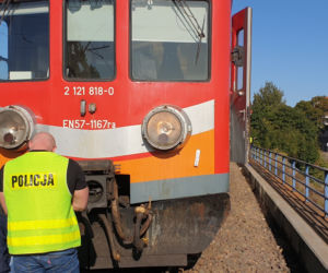 Olsztyn. Dramatyczny wypadek. Kilkunastoletni chłopak wpadł pod pociąg 
