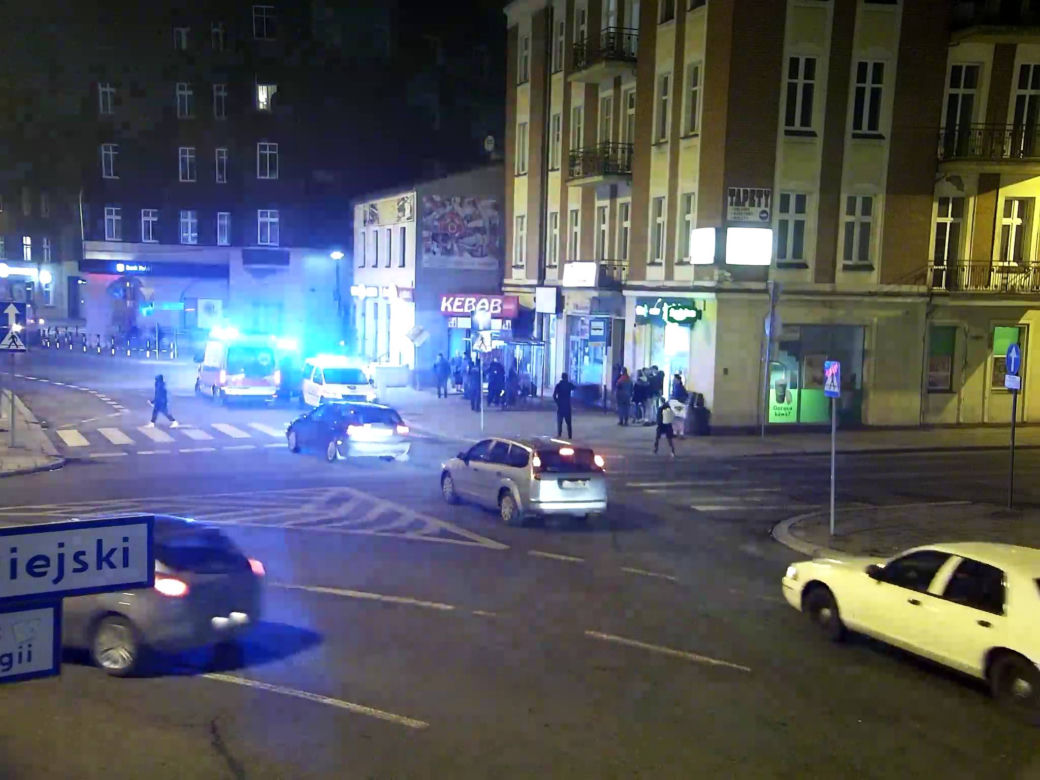 Gliwice: Palił papierosy i pił alkohol na przystanku. Twierdził, że nie wie jak się nazywa i ile ma lat [ZDJĘCIA]
